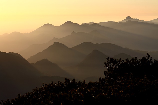 Lichtdurchflutete Berge