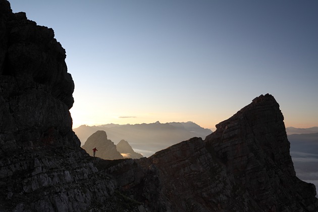 Bergsteiger im Morgenlicht